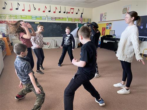 Brasser Elementary, Nazareth College students participate in collaborative choreographic experience