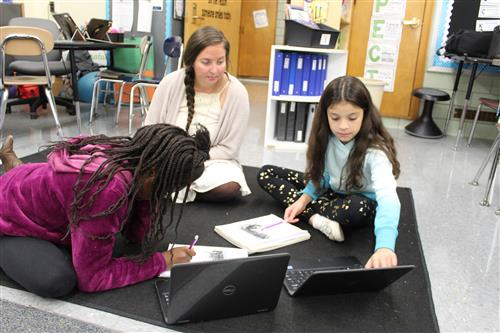 teacher working with students 